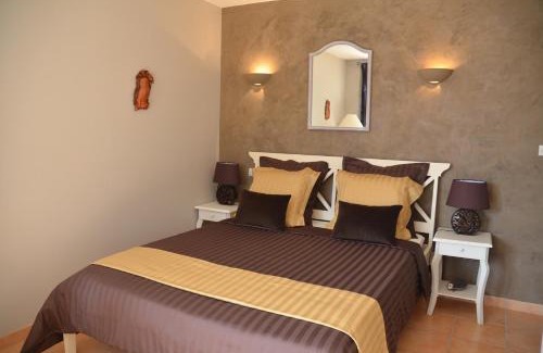 Vacquieres Bed & Breakfast | Villa des Cammaous