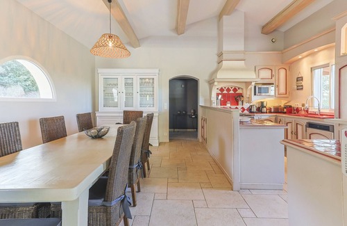 Flayosc Villa | Villa des Merveilles, a luxurious holiday home for 12 people.