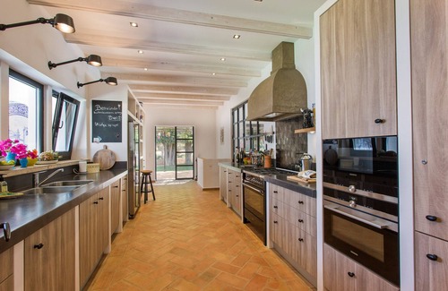 Lagos e Relvas Villa | Villa dos Ciprestes by Portucasa