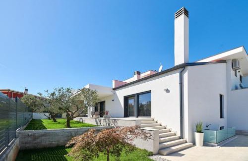 Kastel Villa | Villa Dolcea