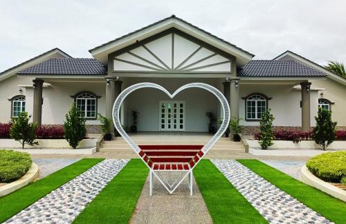 Kampung Bukit Katil Villa | Villa Dracaena Melaka - Private Pool, Hill View, 20 minutes to Town