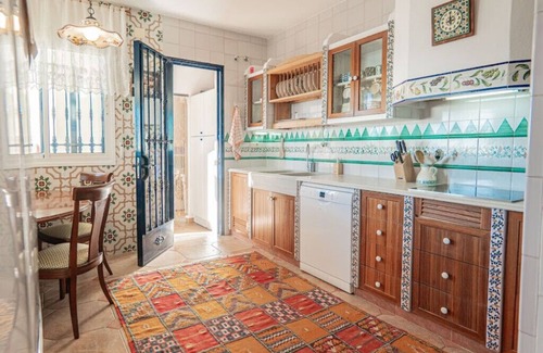 Monte Sancha Villa | Villa El Altozano, enjoy sea views, walk 20 min to Malaga city center and beach.