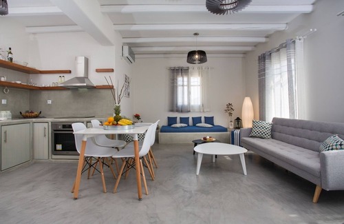 Piso Livadi House | Villa Emartena for 14 guests w/3pools, 3 outdoor Jacuzzi near Punda Beach