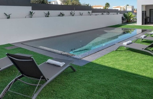 Montes de Alvor Villa | Villa Emma - Luxury 5 bedroom villa in Alvor with private Pool and Jacuzzi