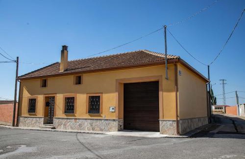 Martin Munoz de las Posadas House | Villa Donas