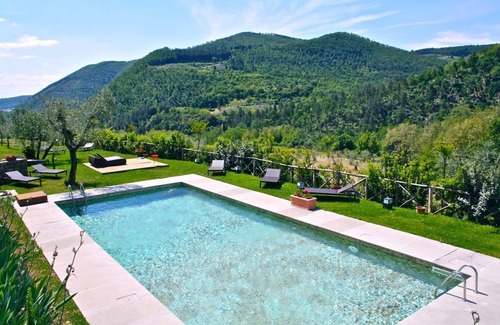 Lubaco Villa | VILLA FIESOLANA - Twelve Bedroom Villa, Sleeps 34