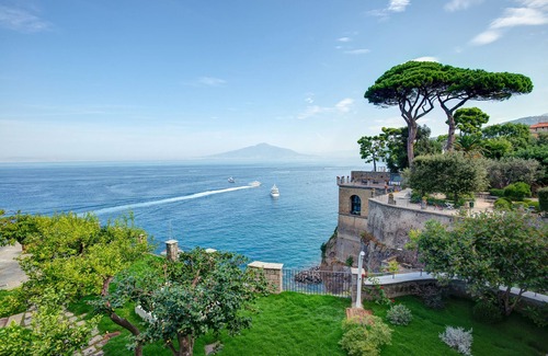 Sorrento City Centre Villa | Villa Galidia with Jacuzzi, Sea View, Garden and Air Conditioning