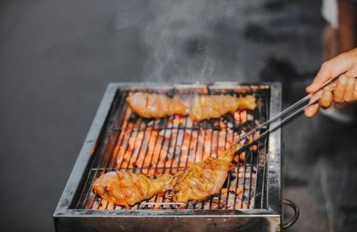 La Gi Apartment | VILLA GIÓ BIỂN LAGI - Villa Gia đình 4 Phòng Ngủ, Sức chứa 8 - 20 Khách, Cách Biển Cam Bình 700m di chuyển, Sân Vườn Rộng Rãi, Tiện Nghi Nướng BBQ & Bãi Đậu Xe Ô tô Miễn Phí