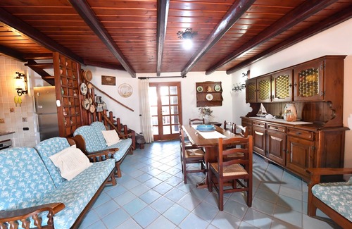 Sa Rocca Tunda House | Villa Gianni - Rustic House a Few Steps from the Sea for Families Seeking Peace
