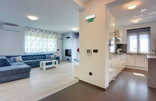 Pula Villa | Villa Grande T&D for 14 people near Pula with sauna, fitness & heated pool