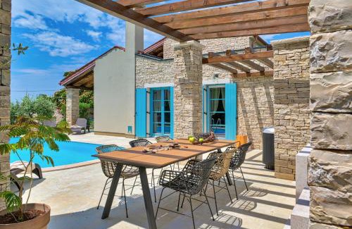 Vardica Villa | Villa Griota for 8 people near Umag with private pool, jacuzzi & sea view - pet friendly