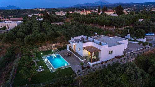 Pagkalochori Villa | Villa Guinevere-with Private Pool