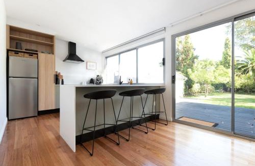 Invermay House | Villa Gwen: Character Home Moments from the City