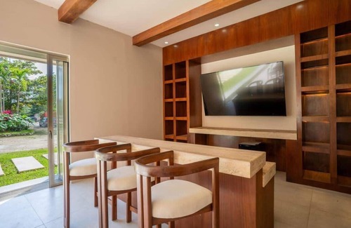 Hidalgo Villa | Villa Hacienda Zunzal