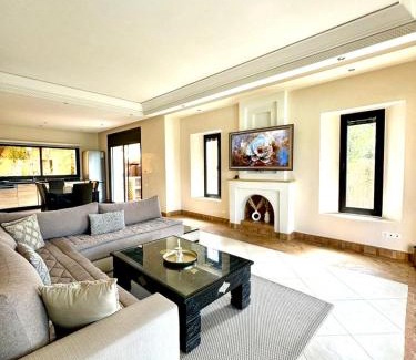 Issen Villa | Villa Hanae Dyar Shemsy