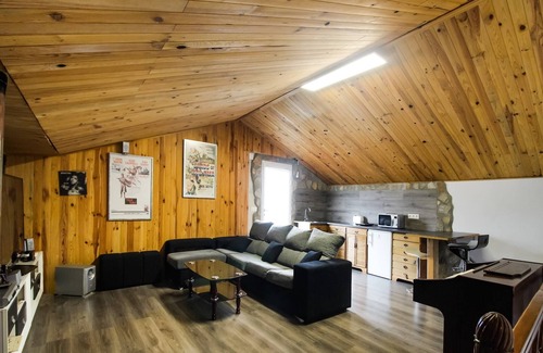 Villamuriel de Cerrato Villa | Villa in Villamuriel with Pool and Barbecue