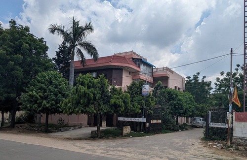 Jhotwara House | Villa in Jaipur , Peaceful Stay Near by Market all Amenities