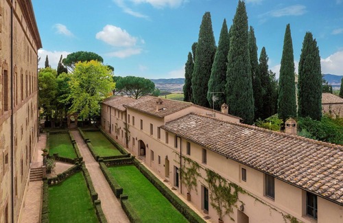 Montalcino Villa | Villa in Montalcino with 11 bedrooms sleeps 22