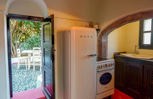 Megalochori Villa | Villa in Santorini with Stunning Outdoor Kitchen