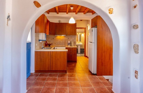 Parikia House | Villa Ioanna for 10 - AllParos Villas