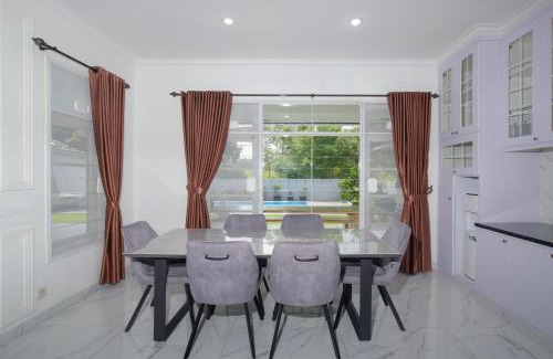 Cipanas Villa | Villa Ixora Resort