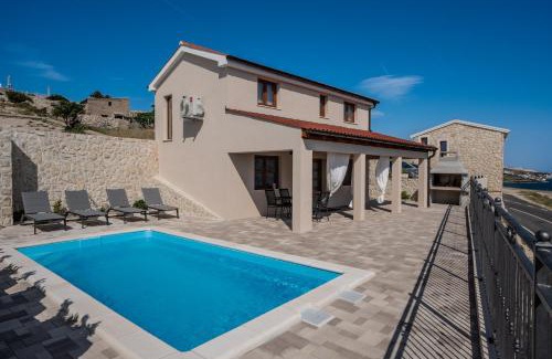Zubovici Villa | Villa Kamia with private heated pool and electric vehicle adapter