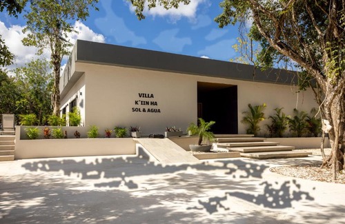 Cozumel Villa | Villa Kiin Ha - Luxurious 5-BR Villa with Swim-Up Pool