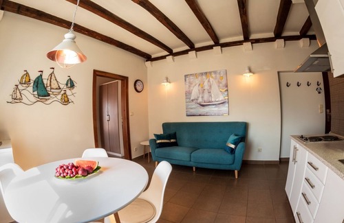 Pakostane Apartment | VILLA KRPETA, 2 bedroom apartment “Justina” for 2 to 4 people NEW