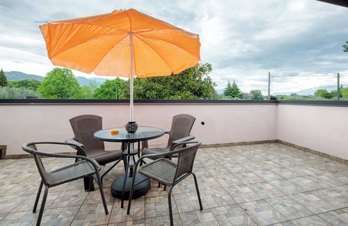 Portese Villa | Villa 'La Baia' with Private Terrace, Wi-Fi and Air Conditioning