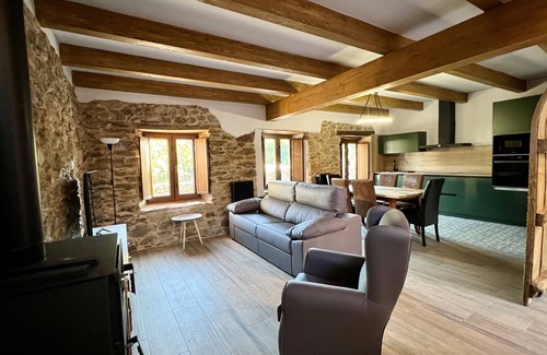 La Utrera Cottage | Villa la Roza I. With fireplace, next to the river and in the Omaña valley