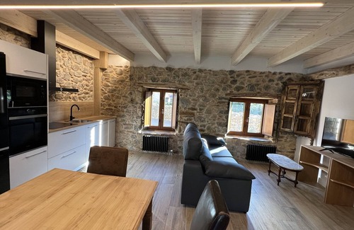 El Castro Cottage | Villa La Roza II. Country paradise with fireplace and hot tub.