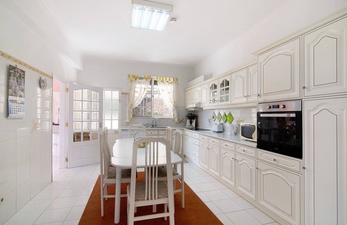 Lagos e Relvas Villa | Villa 'Lagos E Relvas' with Mountain View, Wi-Fi and Air Conditioning