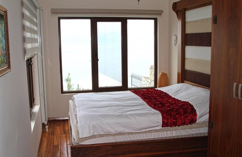 Orhangazi Villa | Villa Lake Paradise - Small Villa Lakeshore