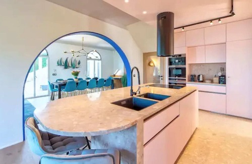 Vallauris Apartment | Villa les Horizons - Studio Apartment, Sleeps 15