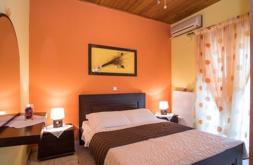 Pantokratoras House | Villa Lina is a beautiful holiday home located in the village of Pantokratoras