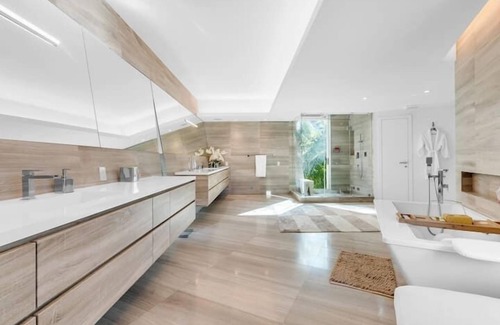 Golden Beach Villa | Villa Loggia
