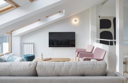 Antiguo Villa | Villa Loretopea by FeelFree Rentals