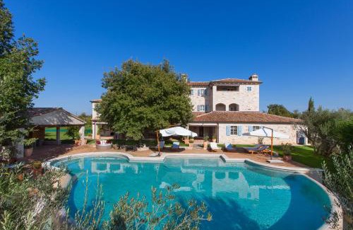 Filipini Villa | Villa LOU