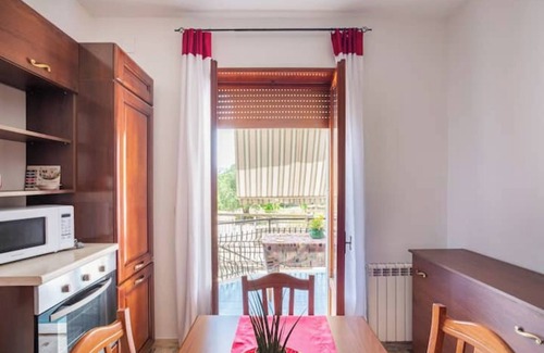 Minturno Villa | Villa 'Lucia' with Shared Terrace and Wi-Fi