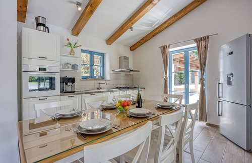 Mali Vareski Villa | Villa Mali Vareski with Pool, Mali Vareški, Croatia