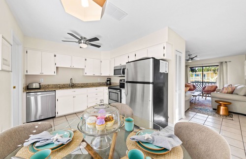 Siesta Key Village House | Villa Margarita | Pet Friendly Home In Siesta Village, Heated Pool and Hot Tub, Walk to the Beach!