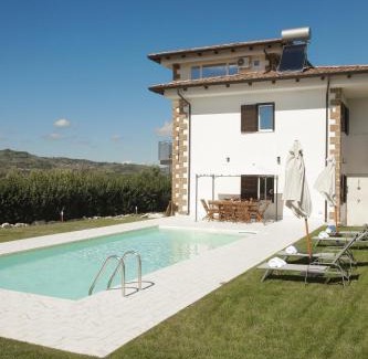 Amorosi Villa | Villa Mariarosaria- Dimora di campagna con Piscina