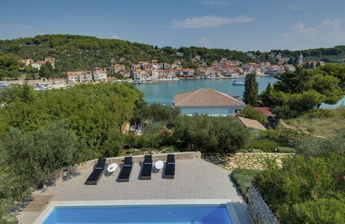 Prvic Luka Villa | Villa Mariella - Five Bedroom Villa, Sleeps 10