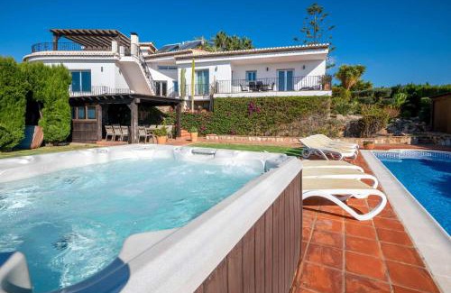 Velilla-Taramay Villa | Villa Mariposa - CTV56V