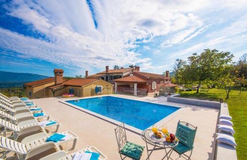 Pican House | Villa Maslina, a charming and private villa 15 km from the sea