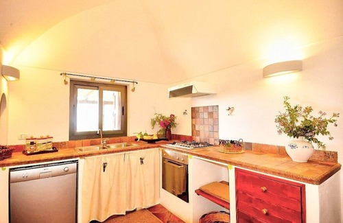 Pantelleria House | Villa Meriggio A: A characteristic and welcoming dammuso with the fascination of the typical and ancient houses of the island.