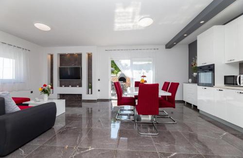 Garica Villa | Villa Mia