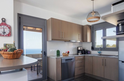 Karoti Villa | Villa mit Unglaublichem Blick auf das Meer und die Berge