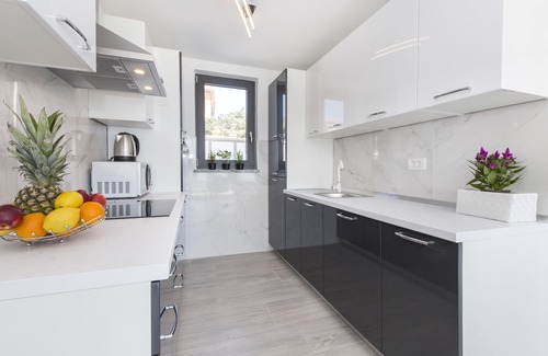 Bartici Villa | Villa Monika