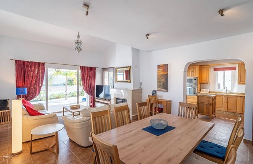 Vinuela Villa | Villa Monterosa with Lake and Mountain View, Pool, Garden & Wi-Fi